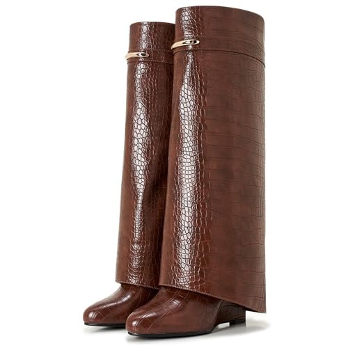 Botas CDHYX para mujer, de caña alta, con punta afilada y tacón cuña. Cuentan con cierre de cremallera y decoración dorada.